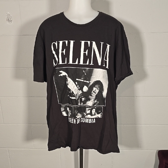 Selena Tops - Selena Black Graphic T-Shirt